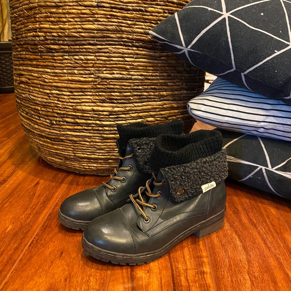 Coolway boots in Size 8.